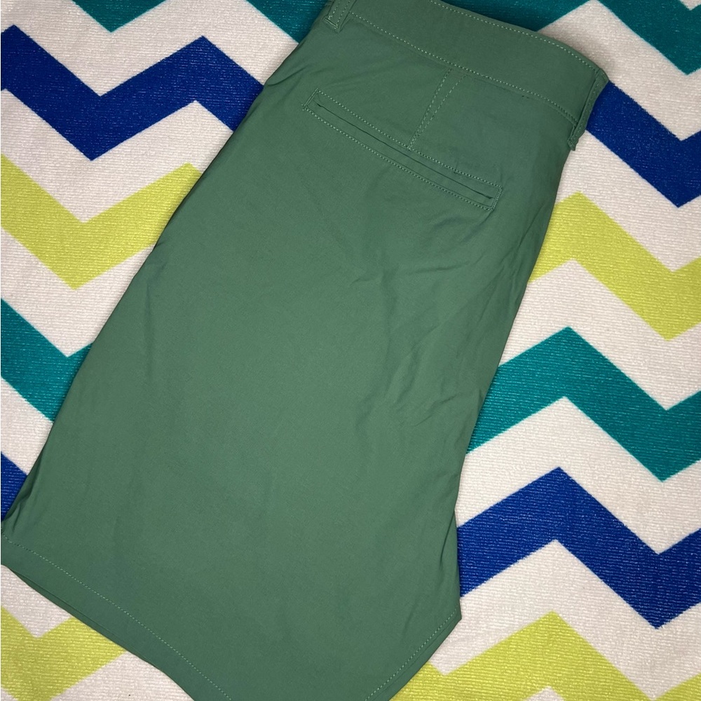 The North Face Green Flat Front Shorts #34 - Picture 5 of 6